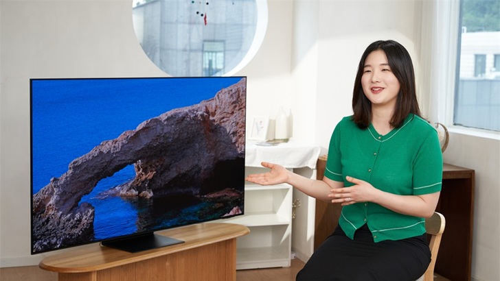 Samsung tvs and displays interview 2025 oled tvs s95f glare free ai gamma thumb728 f.jpg