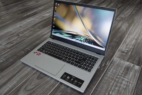 Acer aspire3.jpg