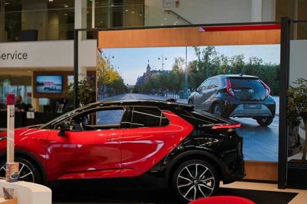 Samsung tvs and displays toyota expands partnership dealerships smart signage displays thumb728.jpg