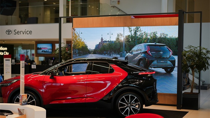 Samsung tvs and displays toyota expands partnership dealerships smart signage displays thumb728.jpg